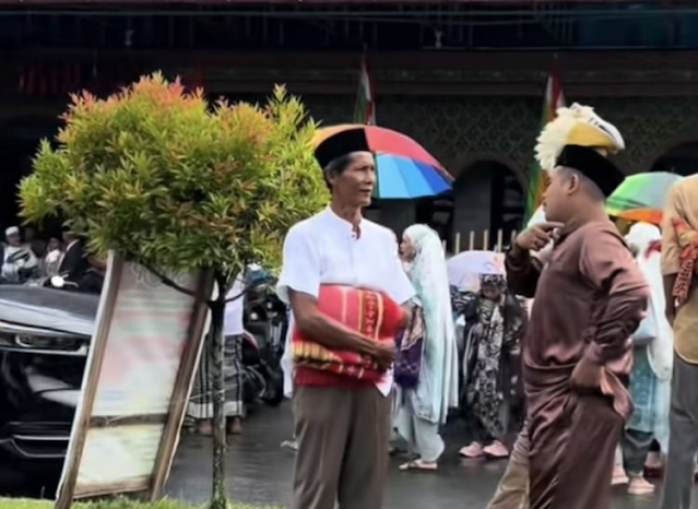 Viral, Jemaah Sholat Ied Bubar? Viral, Jemaah Sholat Ied Bubar?