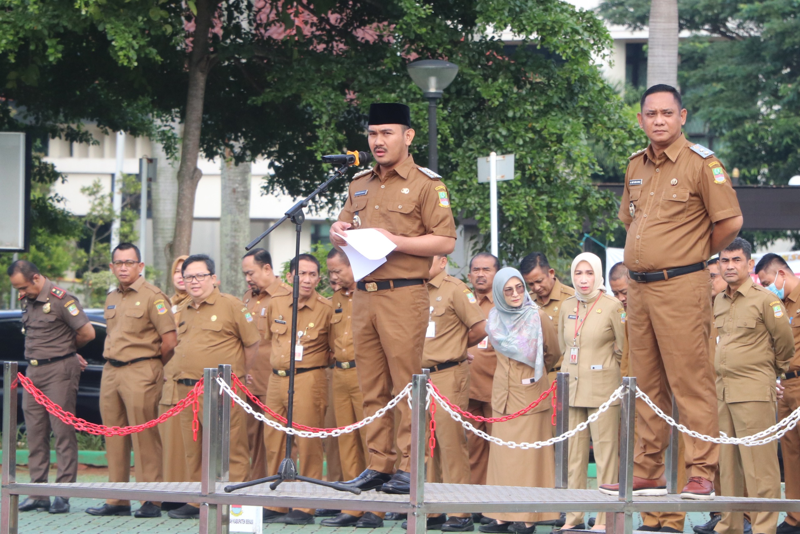 Usai Libur Lebaran ASN Kabupaten Bekasi Diwajibkan Ikut Apel Pagi: Ada Sanksi Jika Tak Hadir Usai Libur Lebaran ASN Kabupaten Bekasi Diwajibkan Ikut Apel Pagi: Ada Sanksi Jika Tak Hadir
