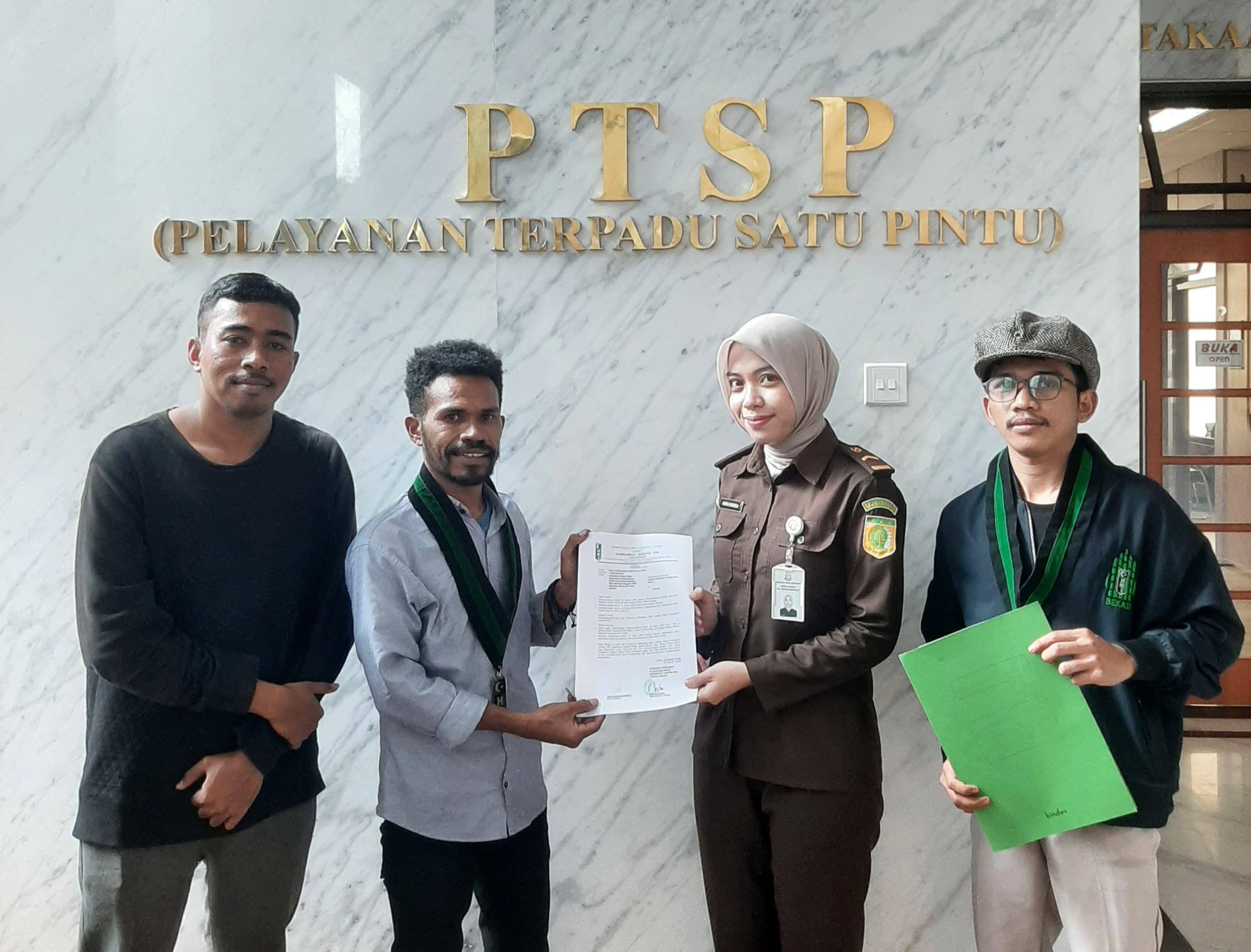 Kader HMI Laporkan Oknum Anggota DPRD Kabupaten Bekasi ke Kejati: Soal Dana Hibah Rp10 Miliar? Kader HMI Laporkan Oknum Anggota DPRD Kabupaten Bekasi ke Kejati: Soal Dana Hibah Rp10 Miliar?
