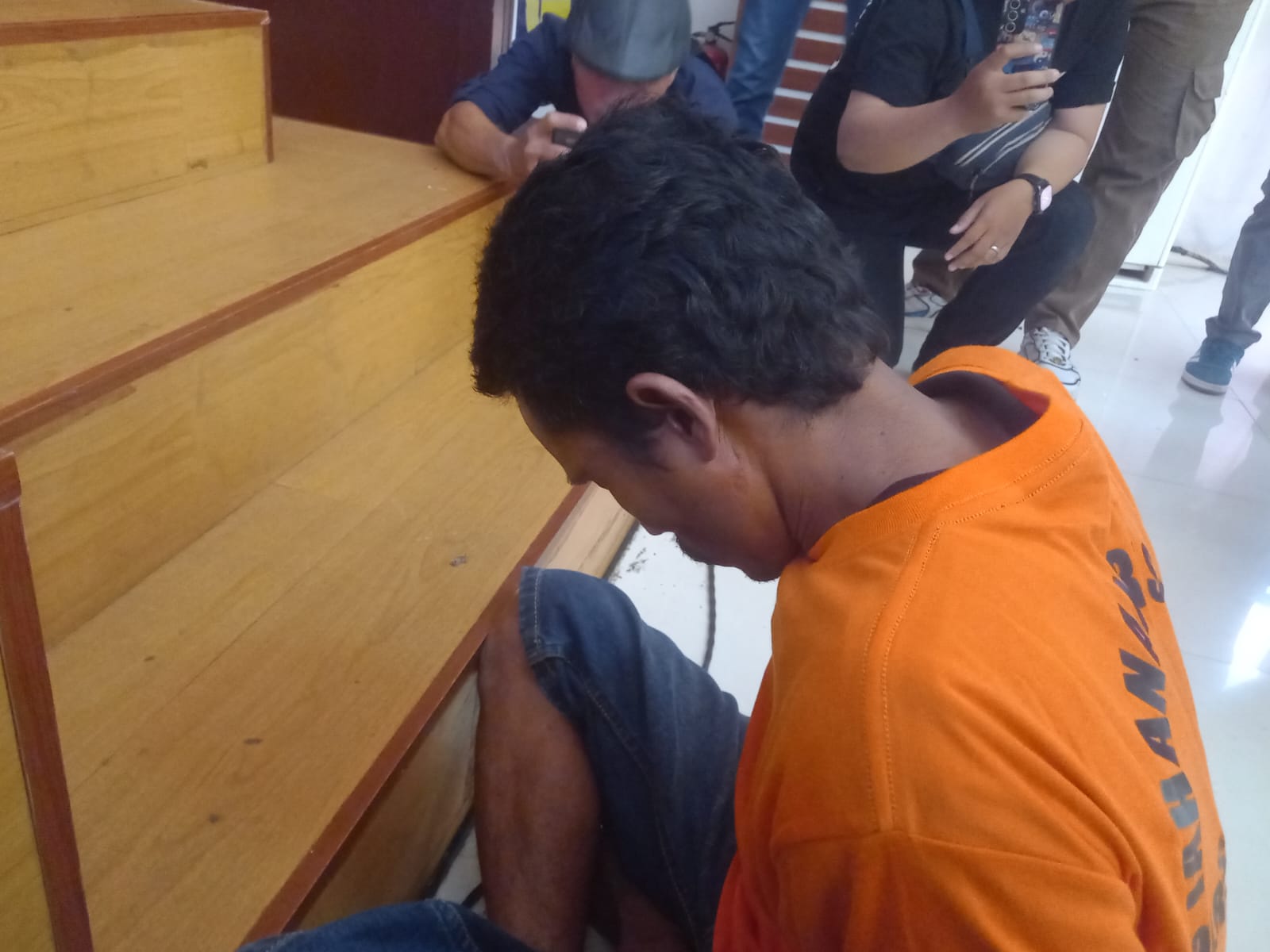 Seorang Kuli Bangunan di Kabupaten Bekasi Ditangkap Polisi Seorang Kuli Bangunan di Kabupaten Bekasi Ditangkap Polisi