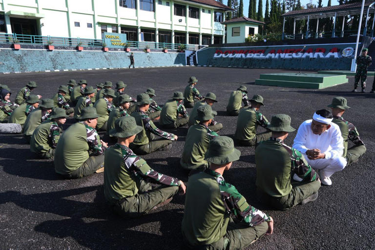 Praktisi Pendidikan Soroti Kebijakan Kirim Siswa Nakal ke Barak Militer Praktisi Pendidikan Soroti Kebijakan Kirim Siswa Nakal ke Barak Militer