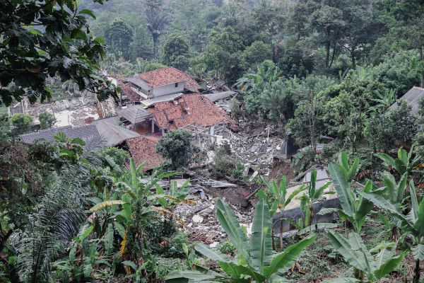 Tanah Bergerak di Purwakarta Meluas, Ratusan Warga Dievakuasi dan Jalur Alternatif Terputus Tanah Bergerak di Purwakarta Meluas, Ratusan Warga Dievakuasi dan Jalur Alternatif Terputus