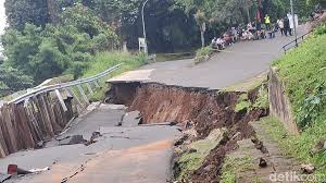 Pemkab Agam Percepat Penanganan Longsor di Jalan Nasional Bukittinggi–Pasaman Pemkab Agam Percepat Penanganan Longsor di Jalan Nasional Bukittinggi–Pasaman