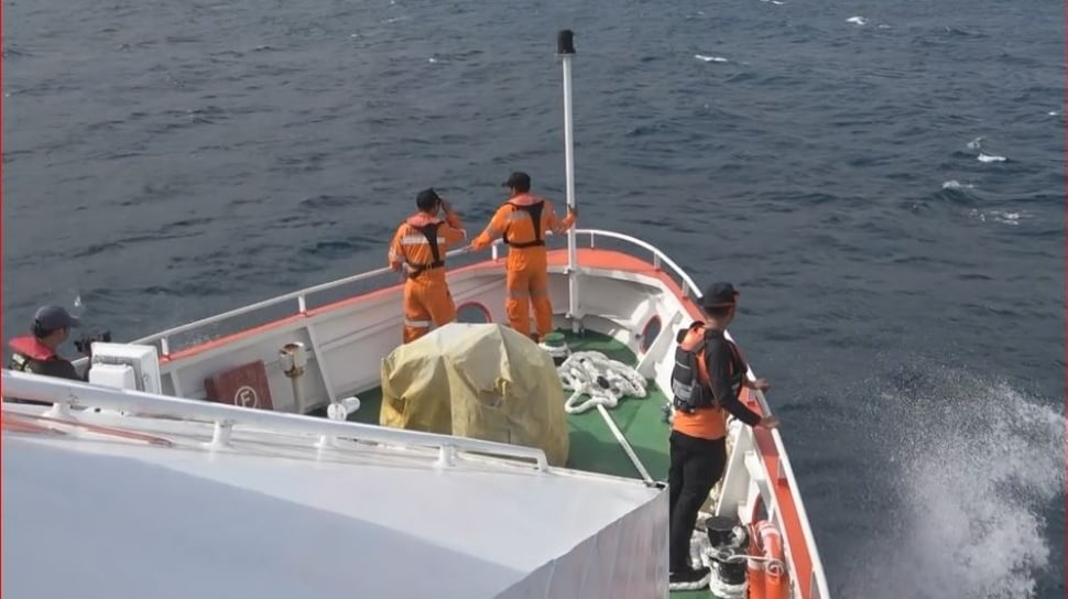 Tragedi Selat Bali, Keluarga Korban Masih Berduka Dan Pencarian Terus Berlanjut Tragedi Selat Bali, Keluarga Korban Masih Berduka Dan Pencarian Terus Berlanjut